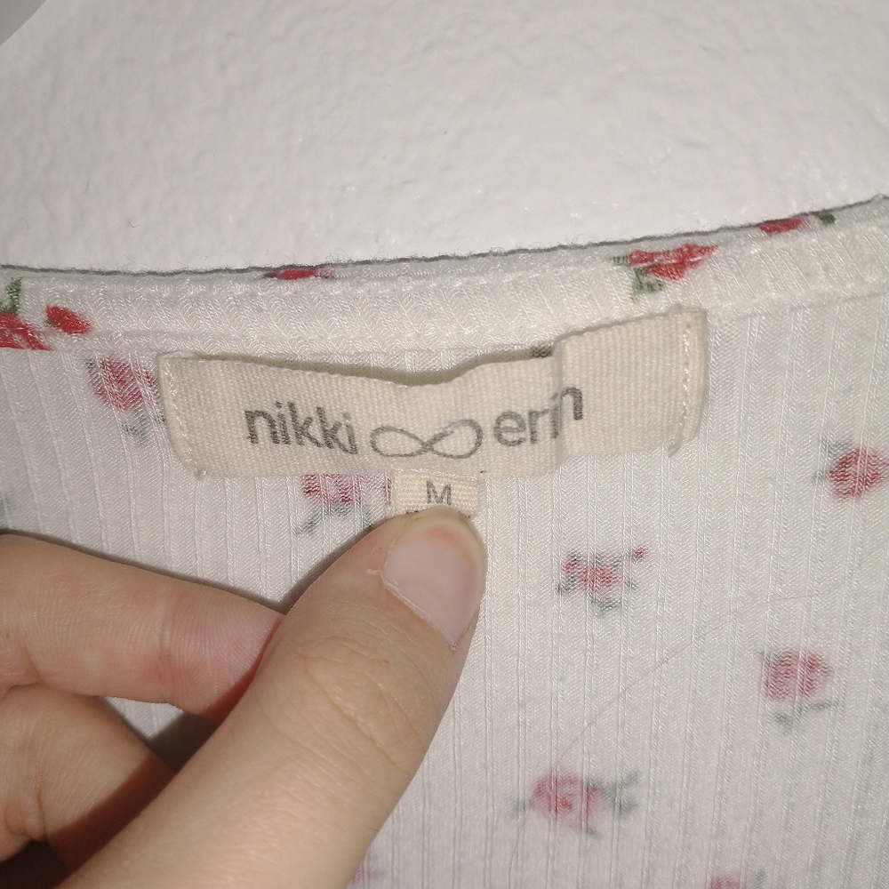 Cute rose long sleeve - Picture 2 of 3